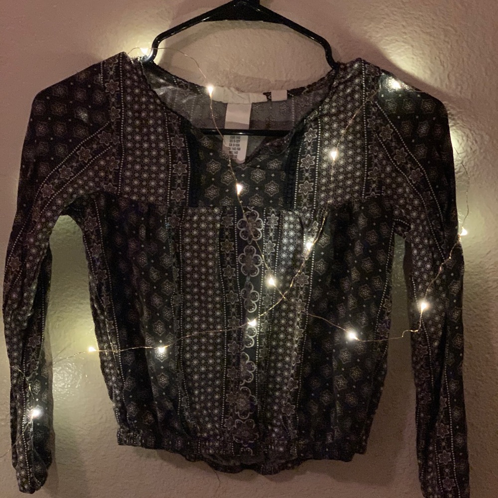 A cute black & white shirt